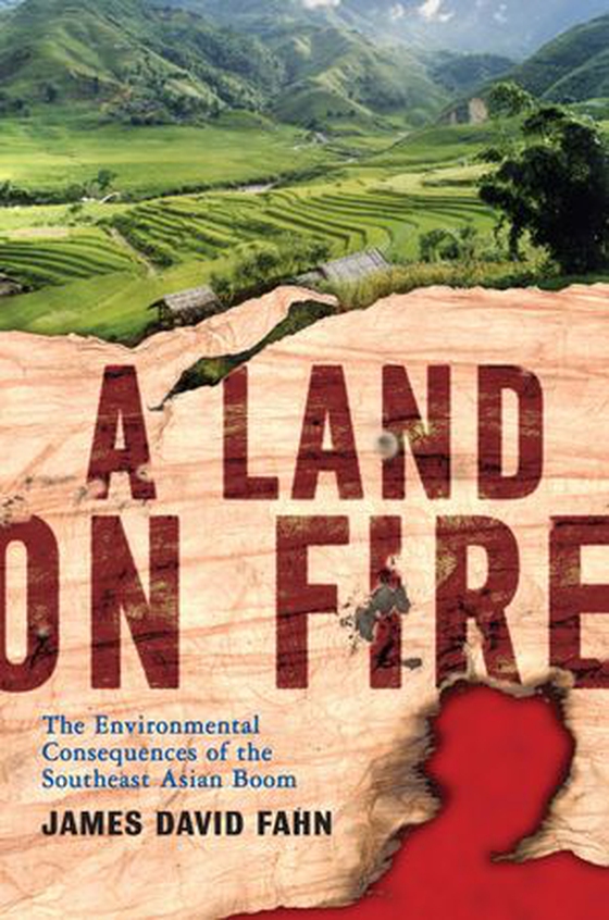 A Land on Fire - The Environmental Consequences of the Southeast Asian Boom (ebok) av James Fahn