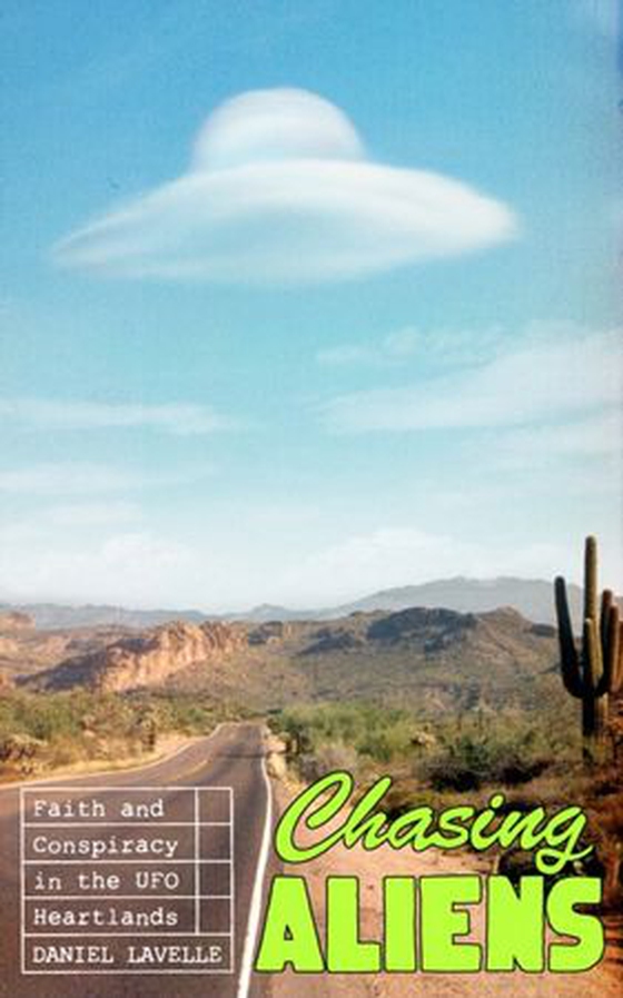 Chasing Aliens - Faith and Conspiracy in the UFO Heartlands (ebok) av Daniel Lavelle