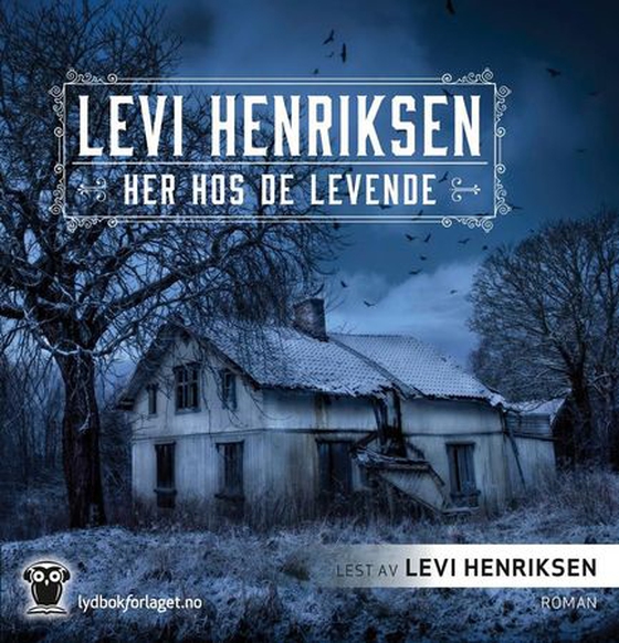 Her hos de levende